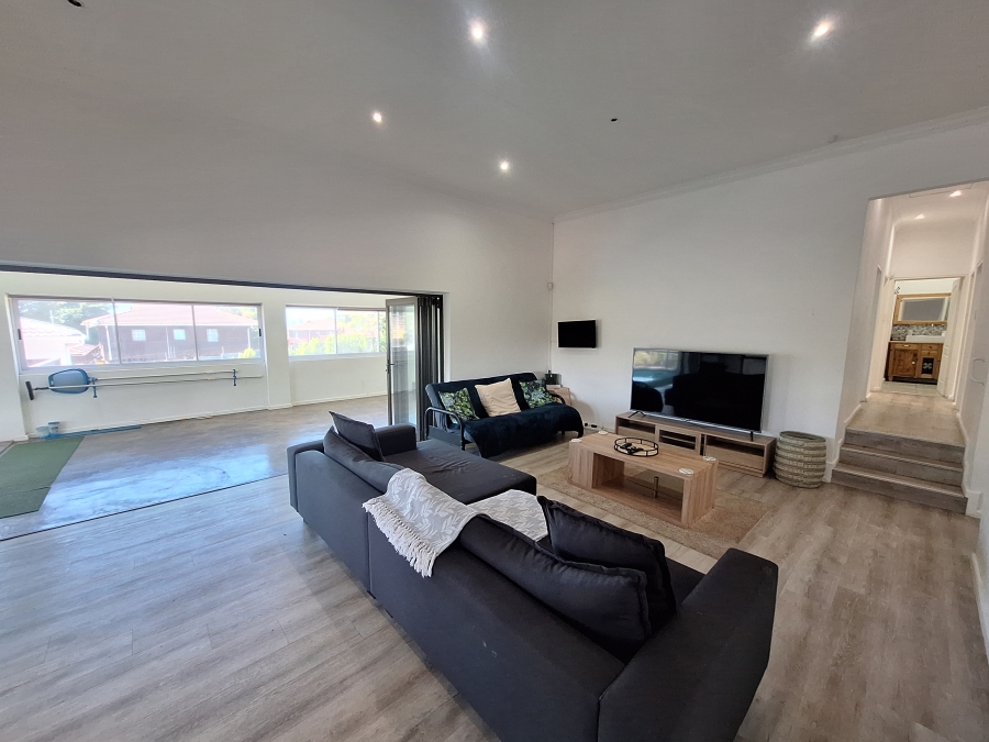4 Bedroom Property for Sale in C Place Eastern Cape